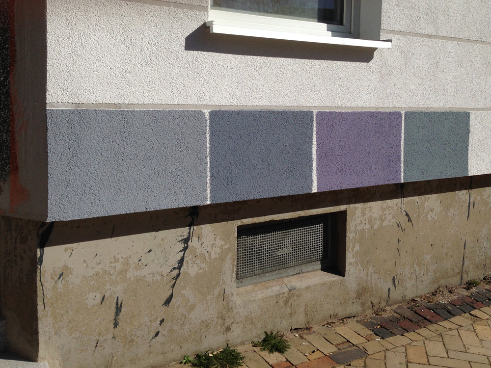 Farbproben Fassadensanierung Mehrfamilienhaus